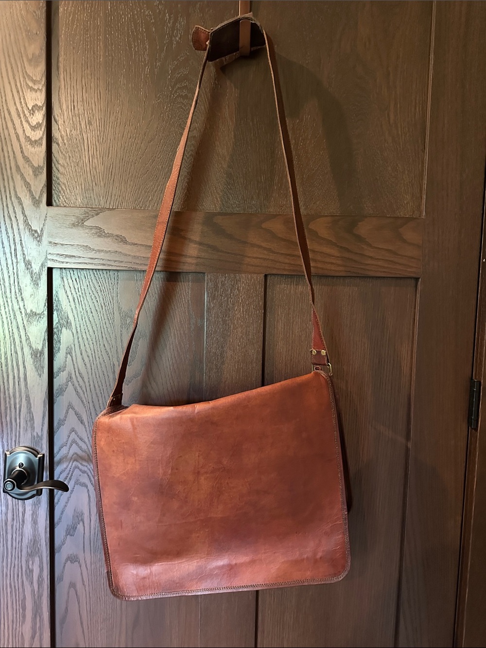 Leather Messenger Bag in Brown - Unbranded